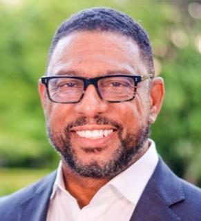 Roi Ewell headshot